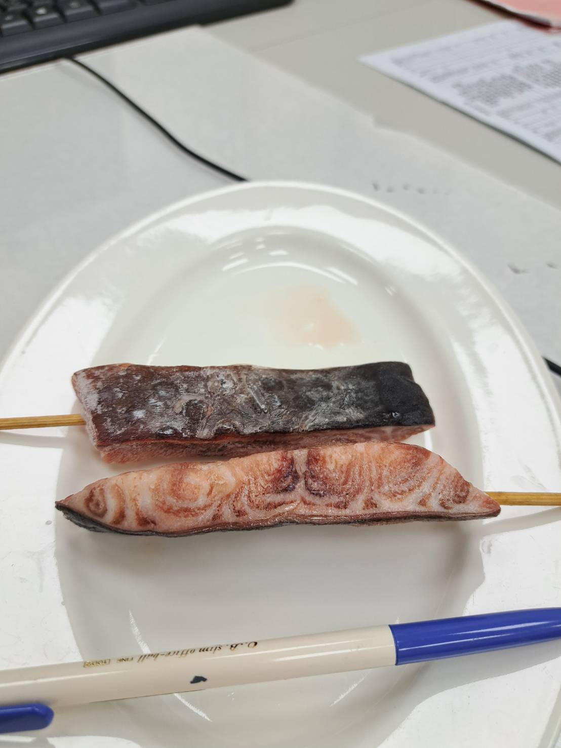 生烤魚串(鯰魚)4串一包約 130-150g(含竹籤及包裝)